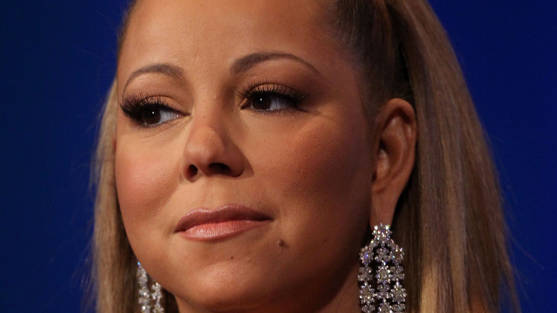 Mariah Carey says her mother and sister have died on the same day