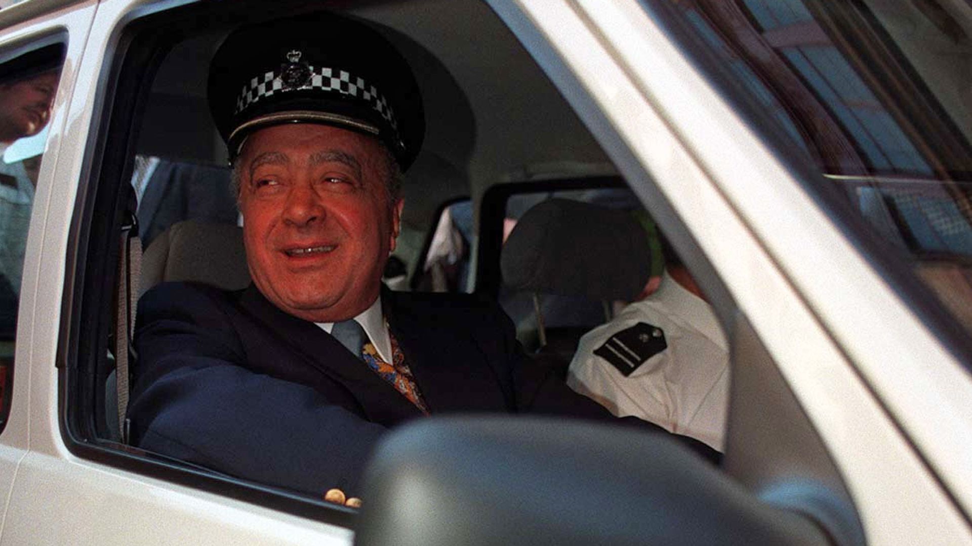 Close relationship between Mohamed al Fayed and police ‘felt corrupt’, says former detective