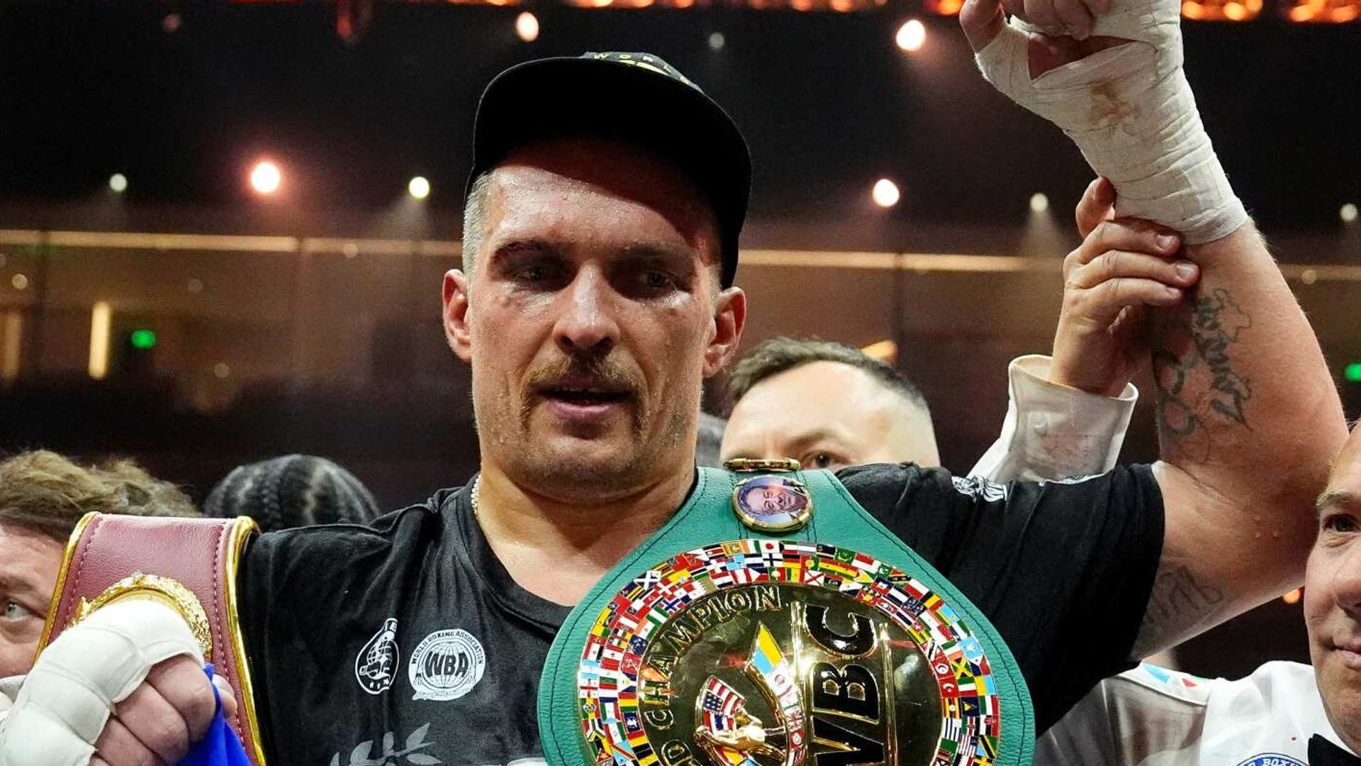 Boxing champion Usyk released after being handcuffed at airport in Poland