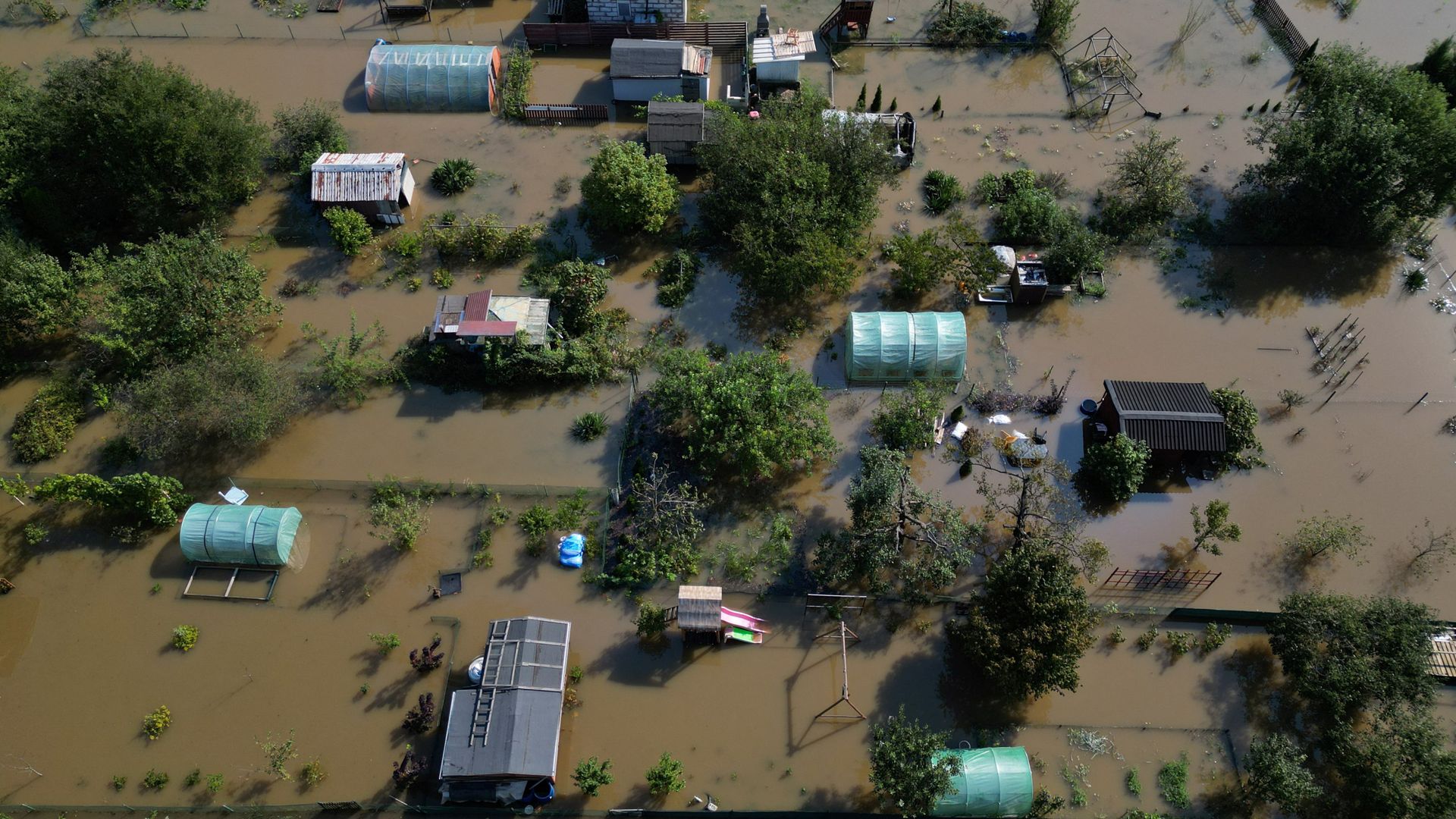 Polish army in race to beat rising floodwater