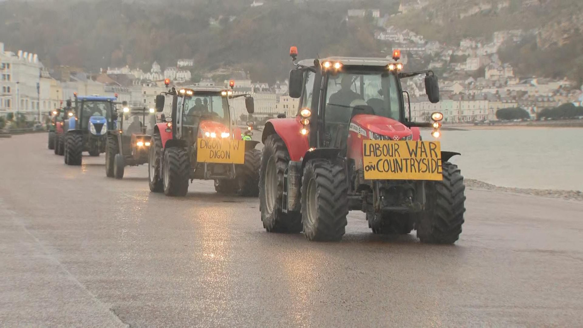 Starmer vows to defend budget decisions ‘all day long’ as farmers slam ‘disrespectful’ PM