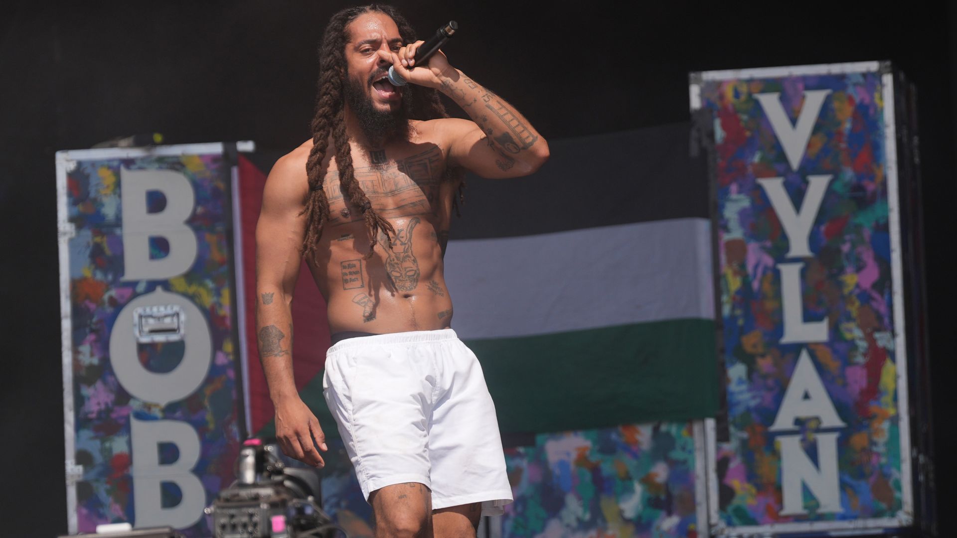 Israel embassy ‘deeply disturbed’ by ‘hateful’ Glastonbury chant – as police investigate